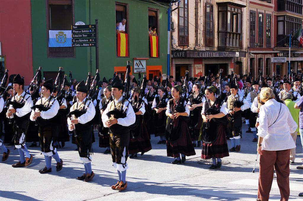 El Juacu Pensionat Llanes Exteriör bild